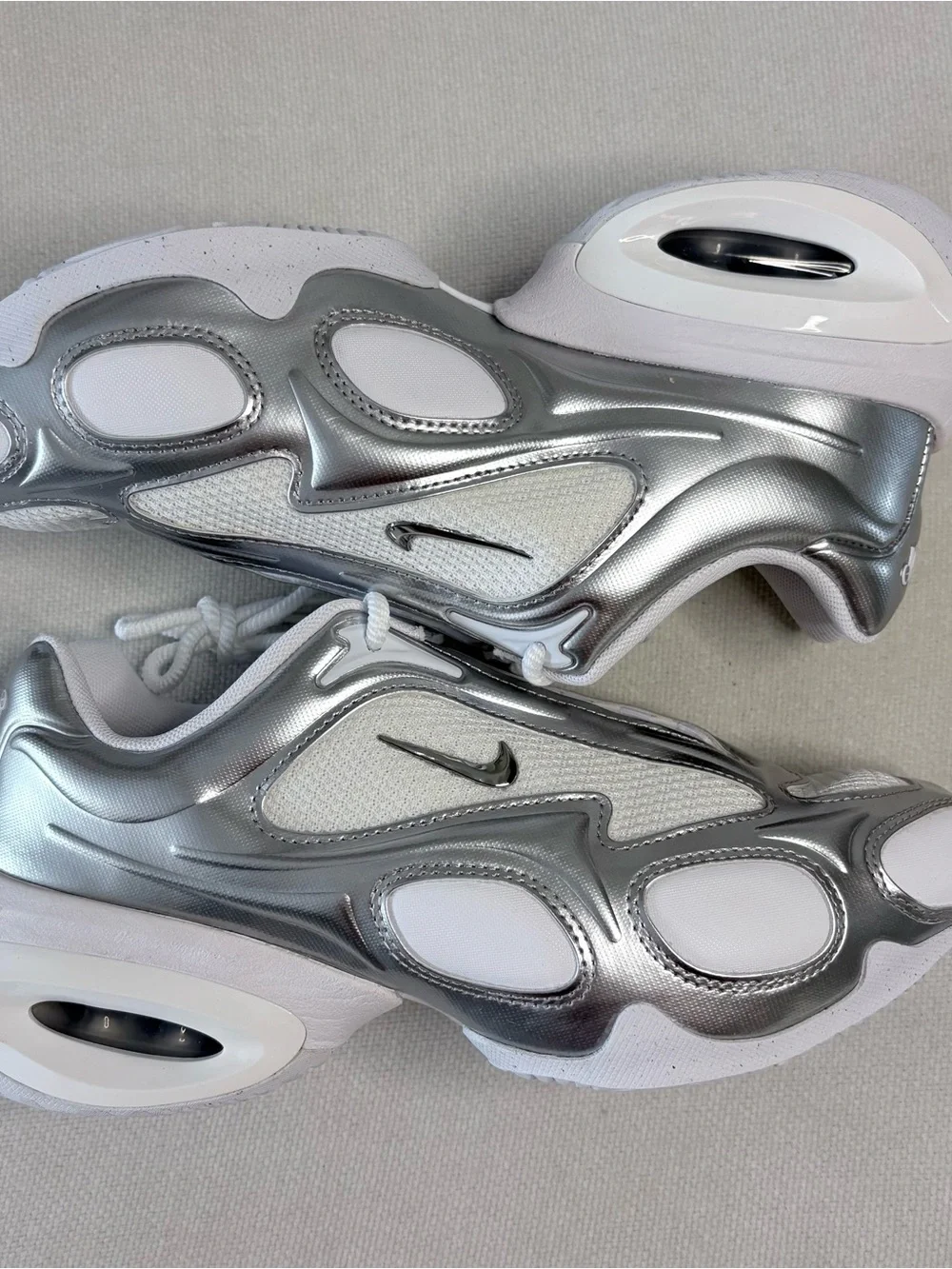 Nike Air Max Muse White Silver Metallic Size 7